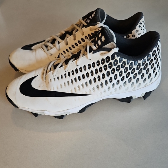 Nike White And Black Baseball Cleats - Picture 1 of 14